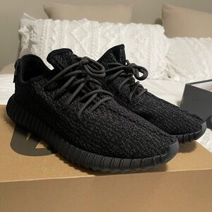 Yeezy 350 Pirate Black size 12